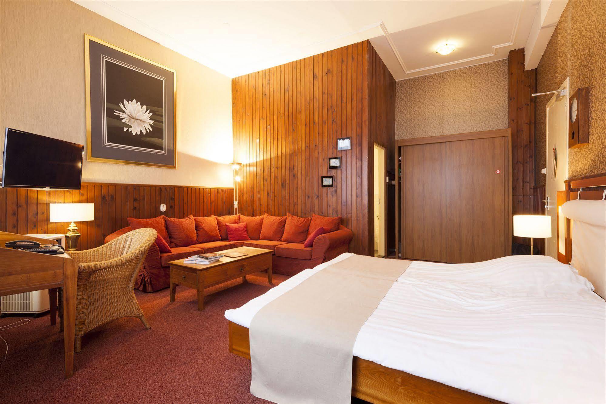 Hotel Дордрехт Екстериор снимка